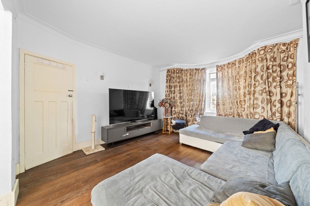 Property photo 2 of 21