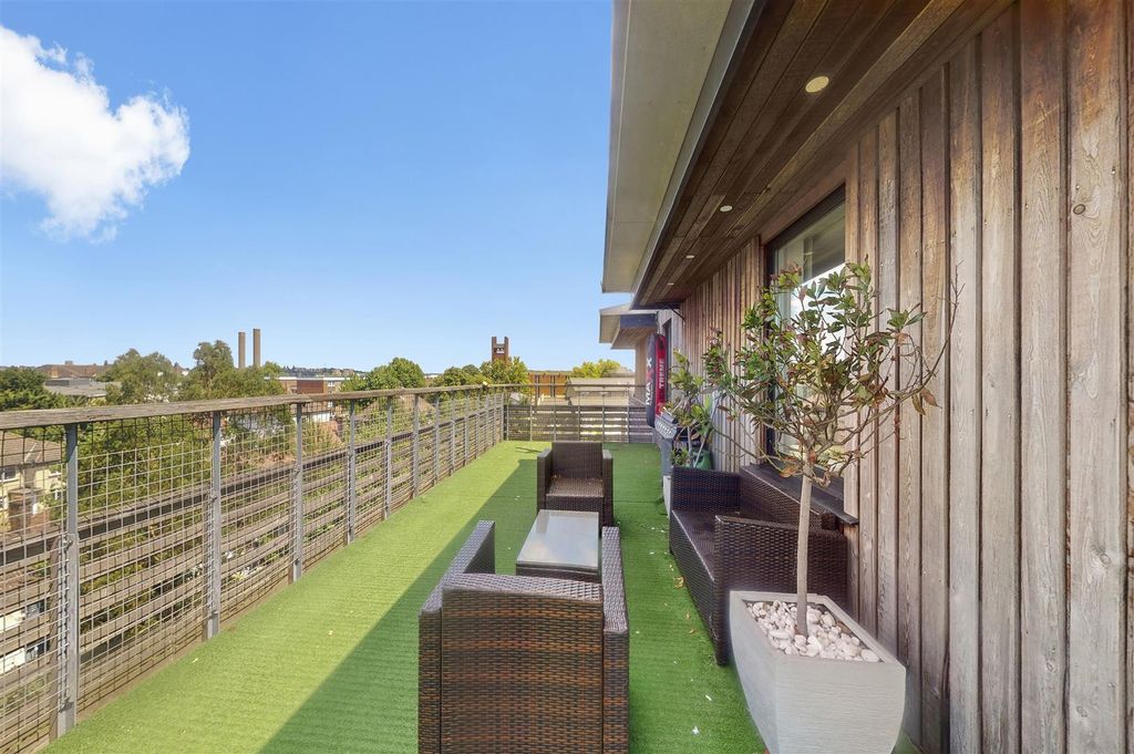 Property photo 3 of 16 Flat 35, 8 Hillside - 56Hpko0Inwiqcaakhe6A.Jpg