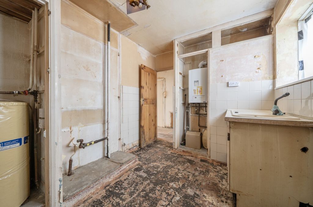 Property photo 3 of 15 4426354