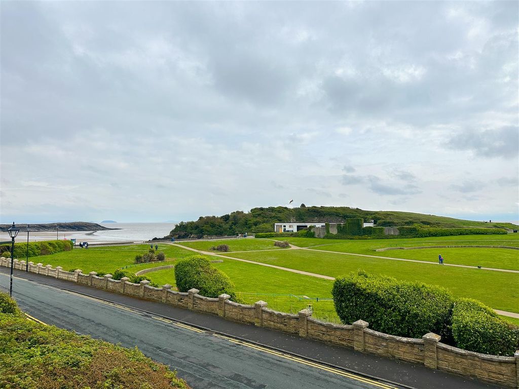 Property photo 2 of 14 Gardens