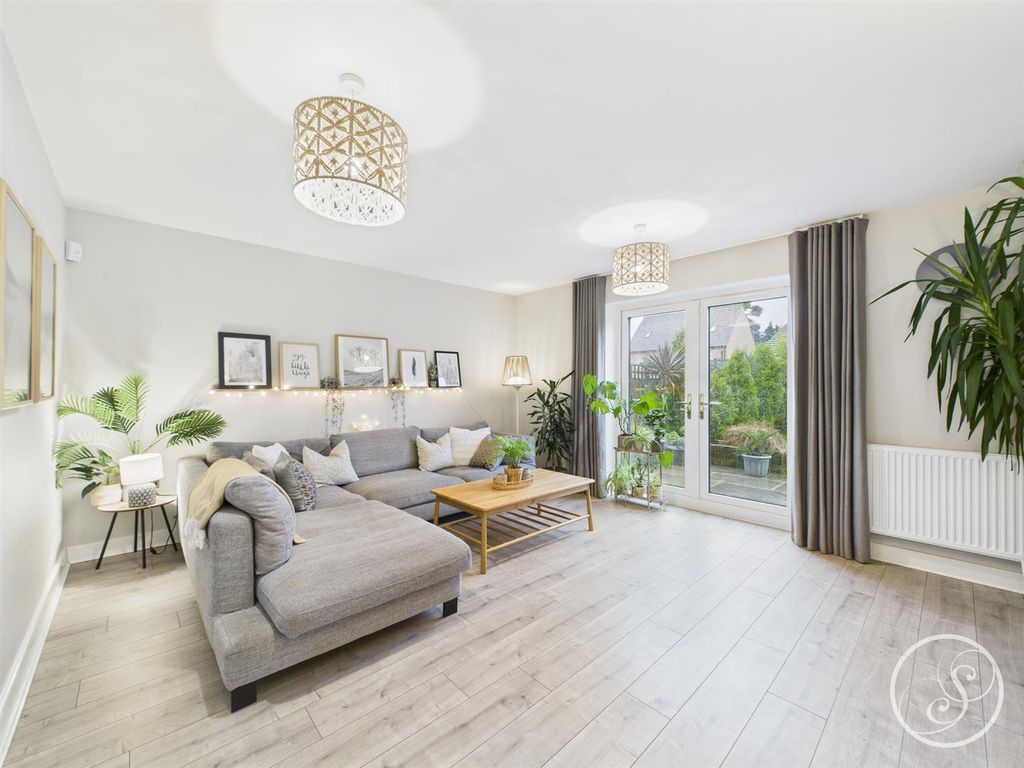 Property photo 2 of 22 Lounge