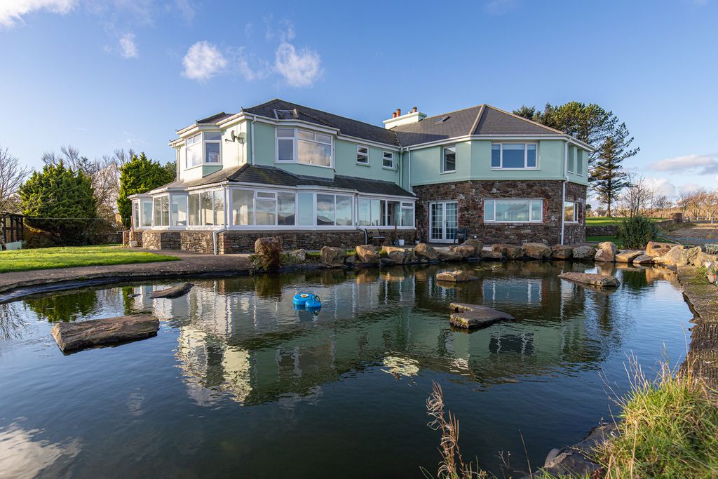 Property photo 1 of 34