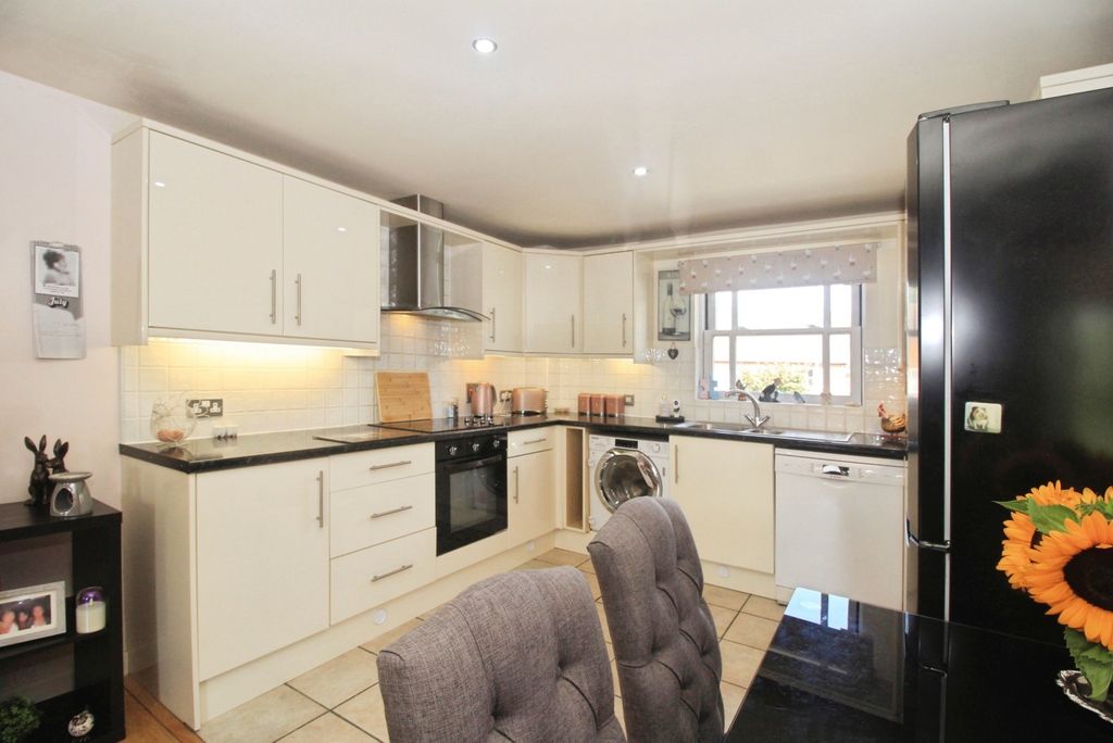 Property photo 3 of 10 Kitchen Area