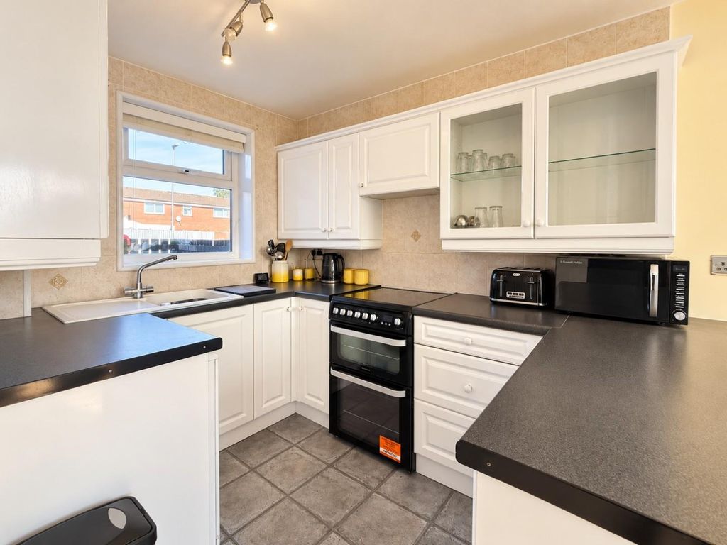 Property photo 3 of 15 Kitchen