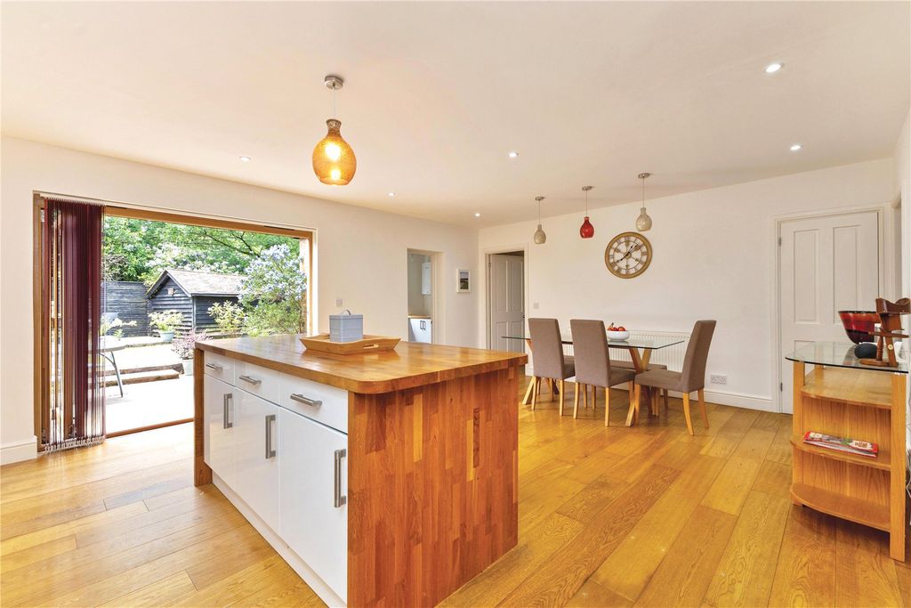 Property photo 2 of 24 Picture No. 43