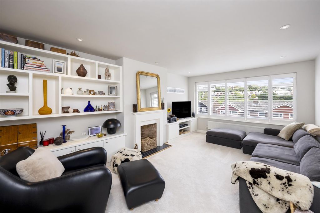 Property photo 2 of 25 Living Room