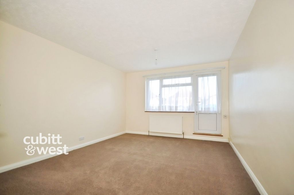 Property photo 3 of 8 Ea68F30d-3