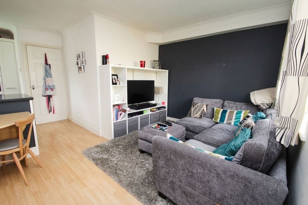 Property photo 2 of 9