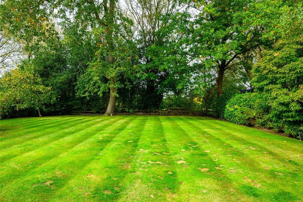 Property photo 3 of 18 Garden