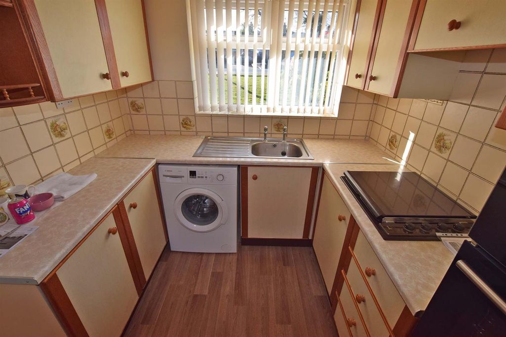 Property photo 2 of 9 Kitchen