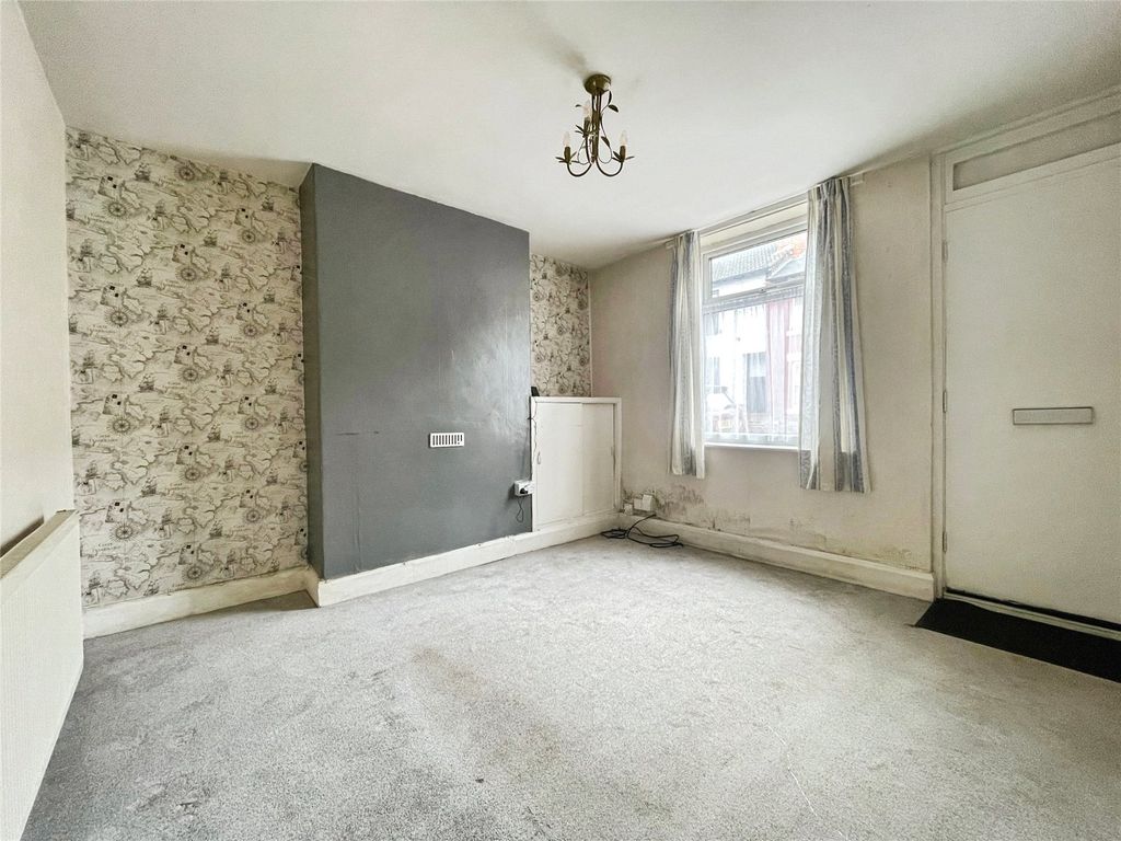 Property photo 2 of 16 Picture No. 12