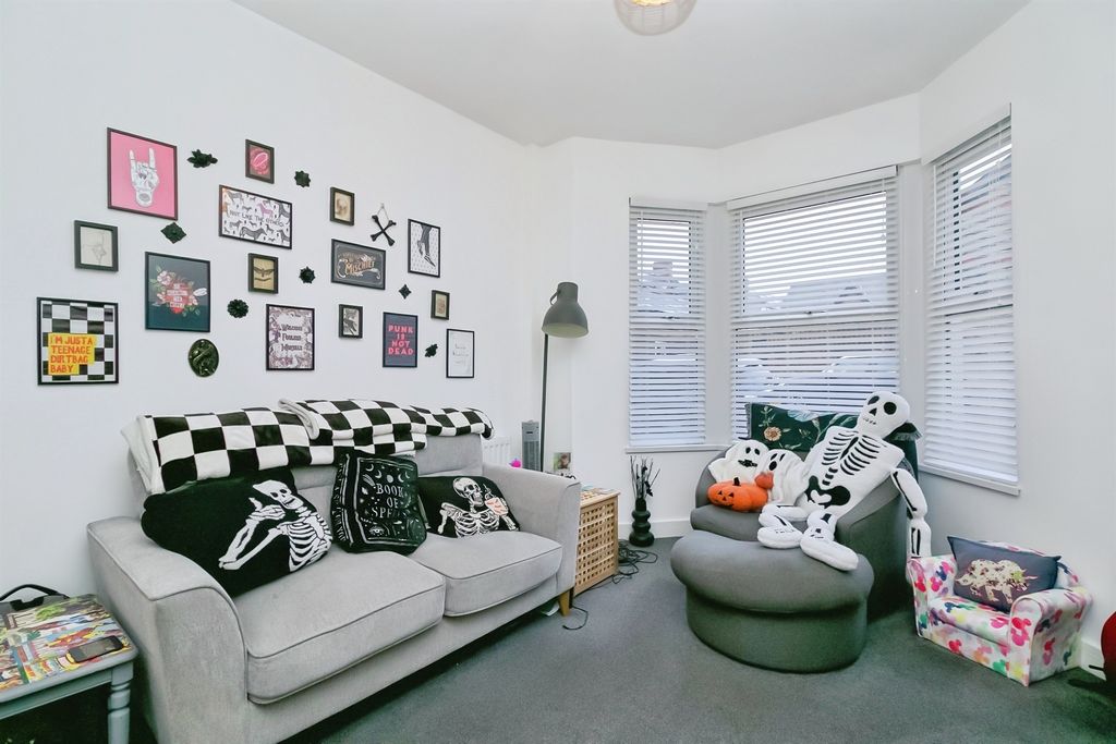 Property photo 2 of 20