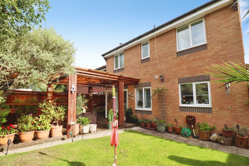 Property photo 2 of 33