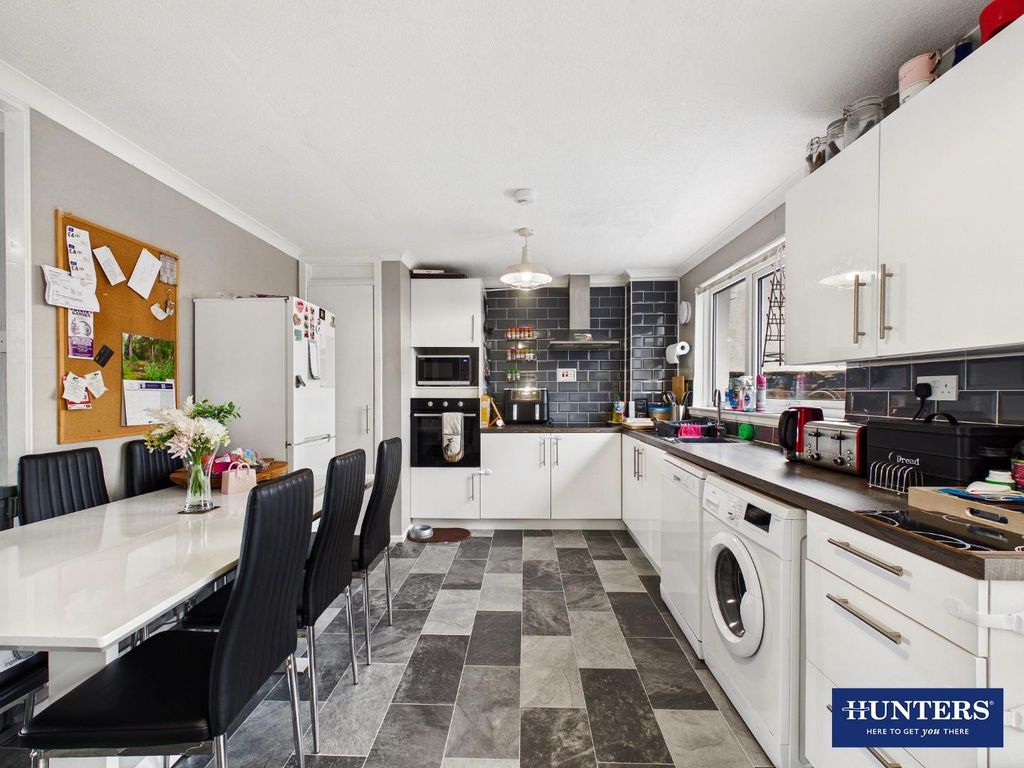 Property photo 3 of 17 Dining Kitchen
