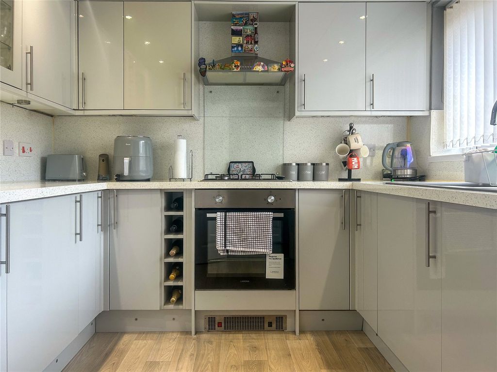 Property photo 2 of 18 Kitchen