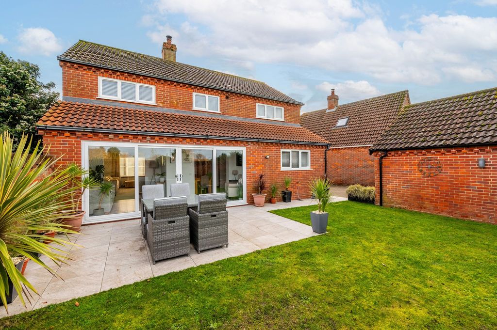 Property photo 2 of 26