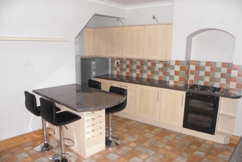 Property photo 2 of 10 Kitchen