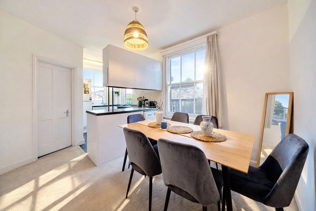 Property photo 2 of 12 Picture No. 32