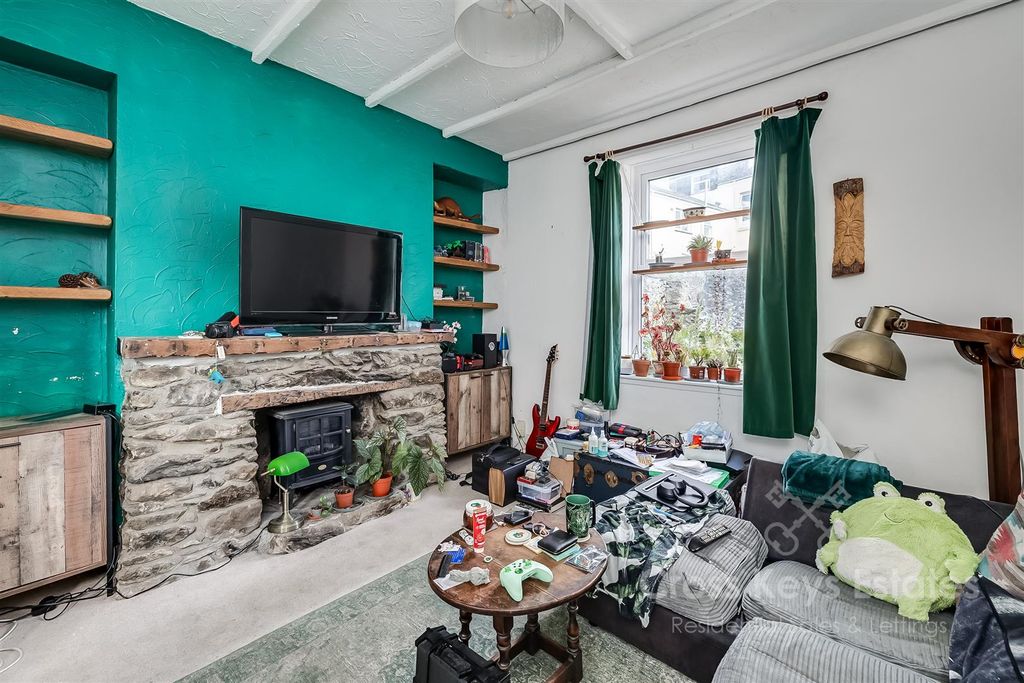 Property photo 2 of 10 Sitting Room