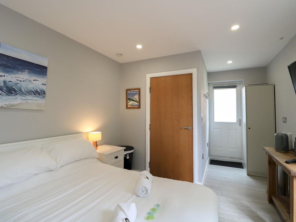 Property photo 1 of 22 Bedroom