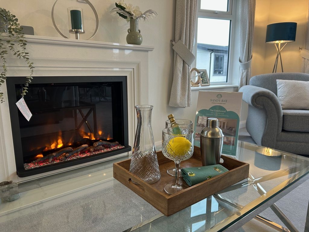 Property photo 2 of 12 Lounge