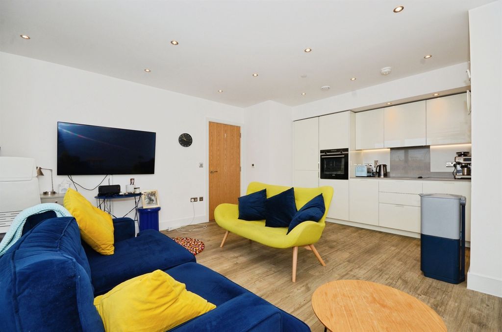 Property photo 2 of 16