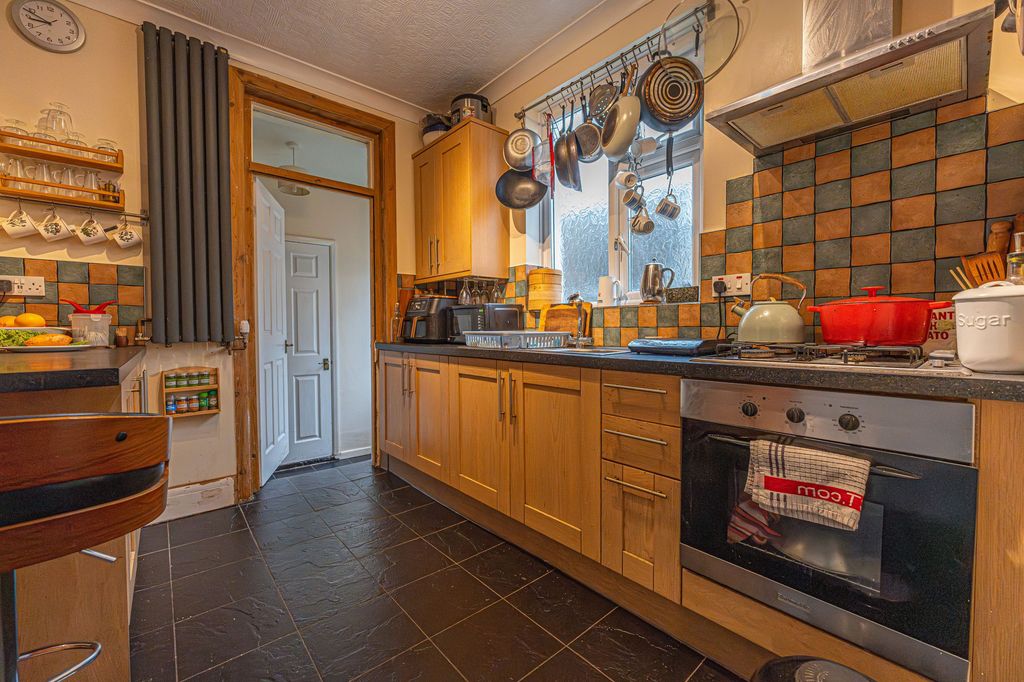 Property photo 2 of 35