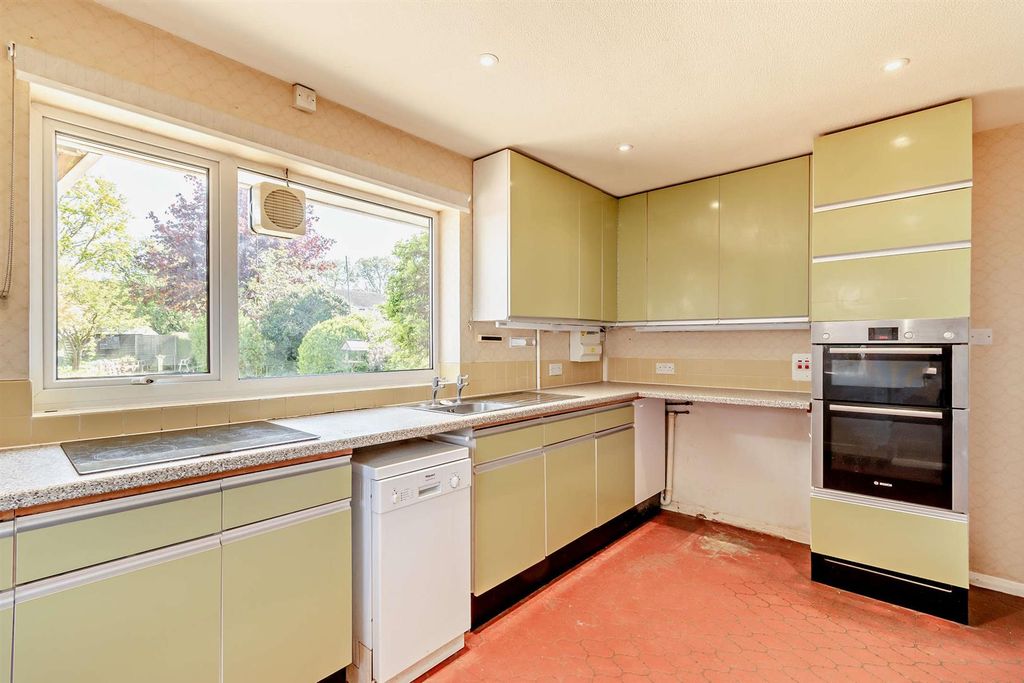 Property photo 3 of 16 8689693-Interior12-800.Jpg