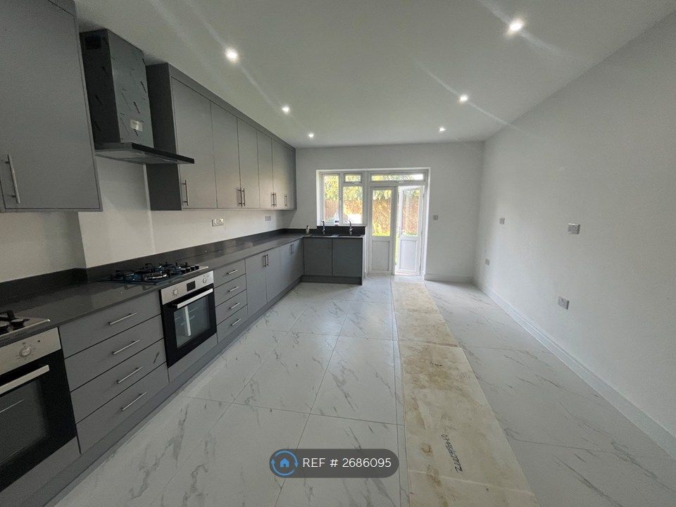 Property photo 2 of 27