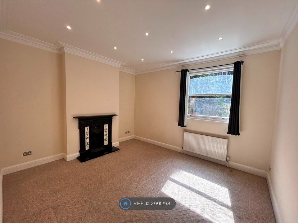Property photo 1 of 9 Bedroom 1