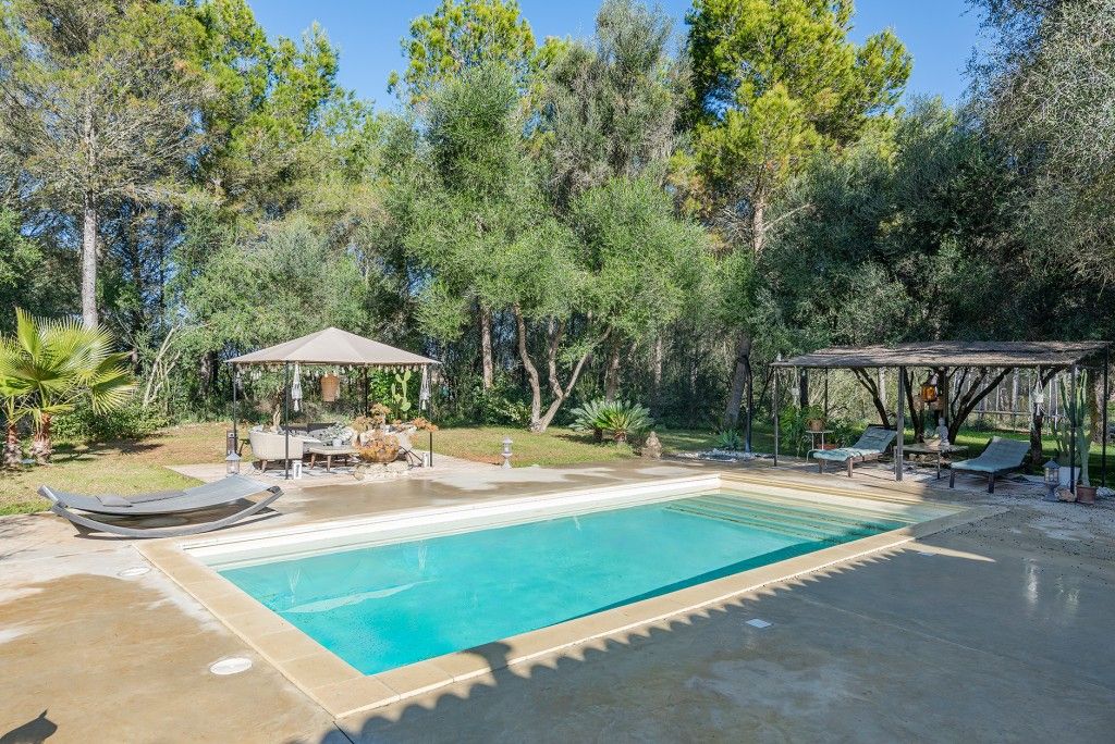 Property photo 2 of 20 Pool (1)