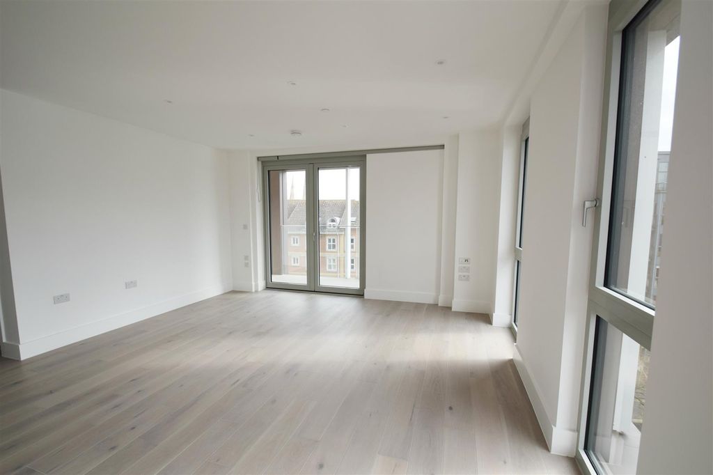 Property photo 3 of 19 Living / Dining Room