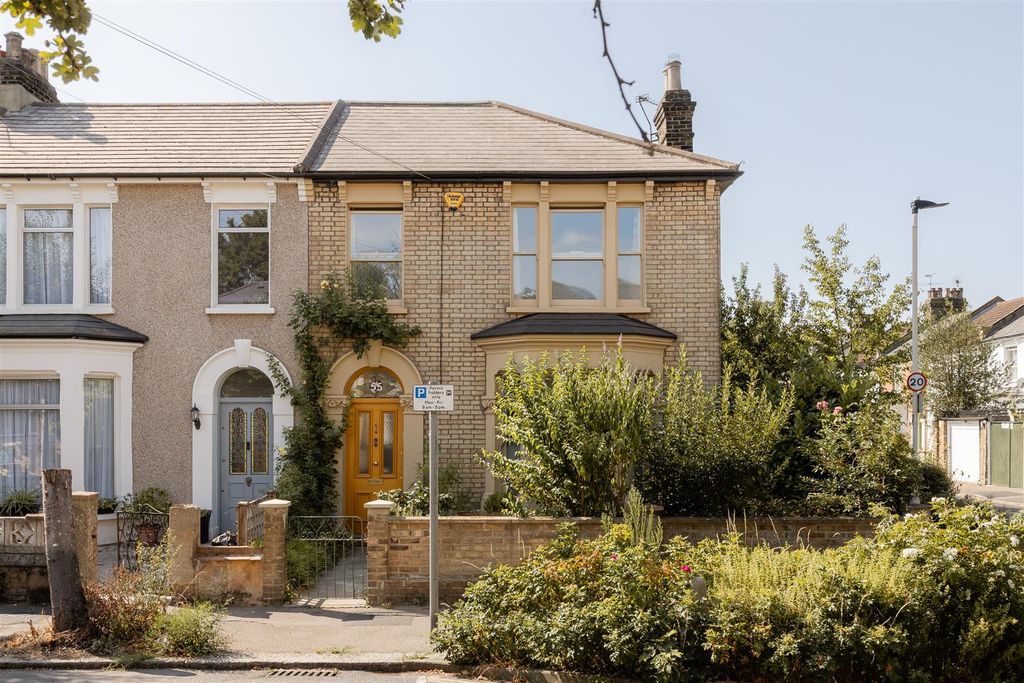 Property photo 1 of 59 Durham Road, E12