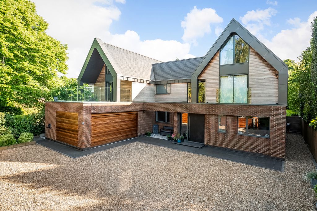 Property photo 3 of 26 House. Partnership