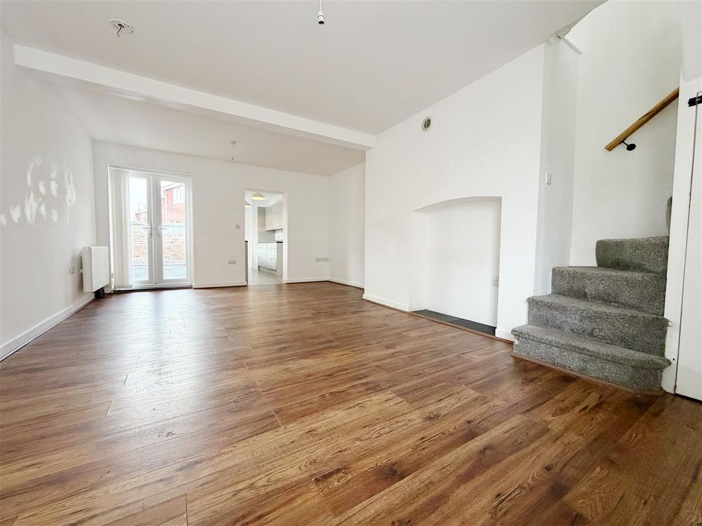 Property photo 3 of 17 Living Room
