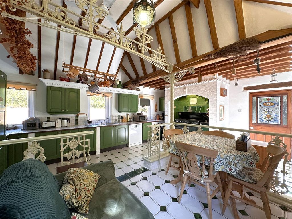 Property photo 2 of 34 Wonderful Dining Kitchen 288