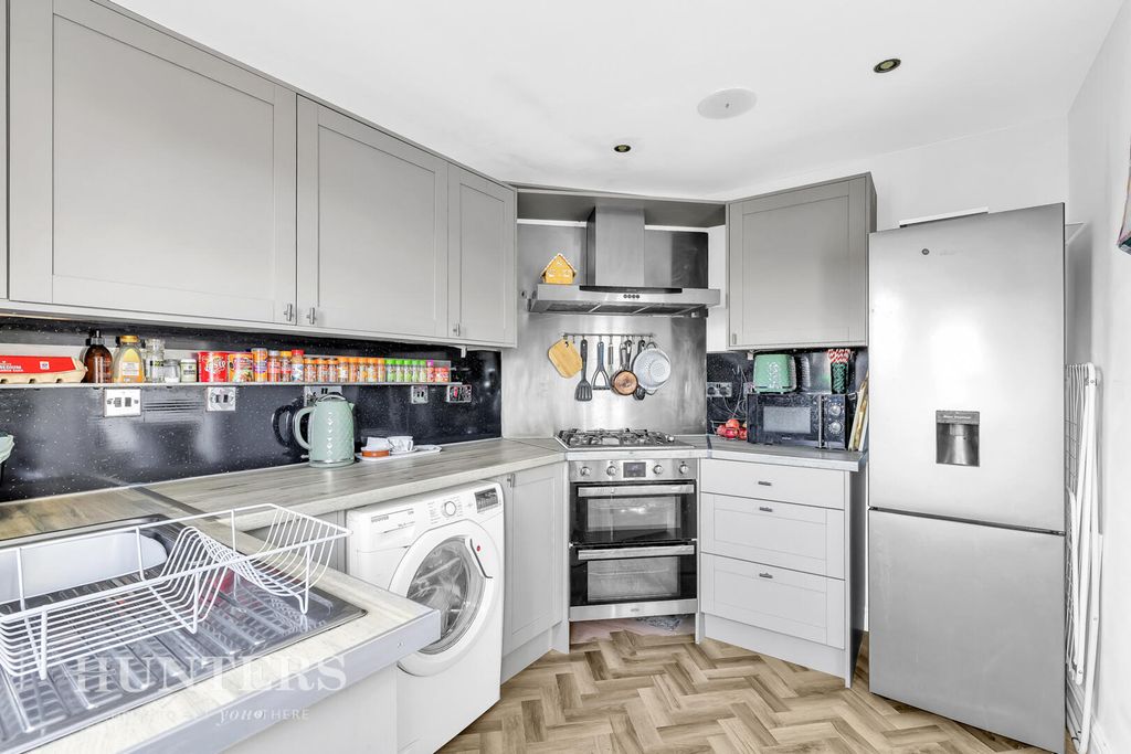 Property photo 3 of 21 Kitchen