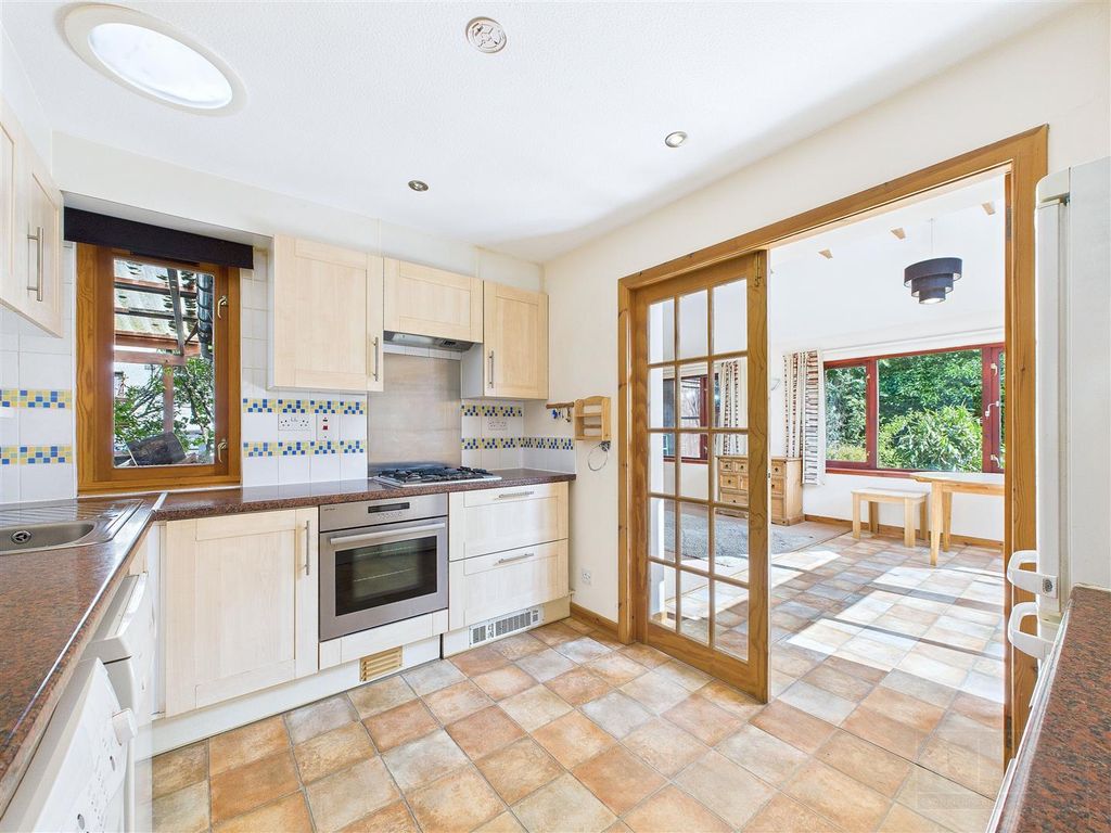 Property photo 3 of 25 Kitchen