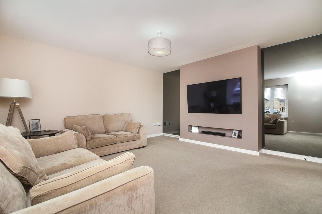 Property photo 2 of 18 3