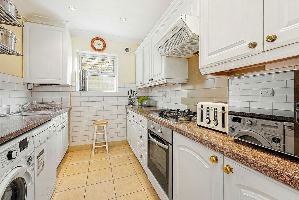 Property photo 3 of 12