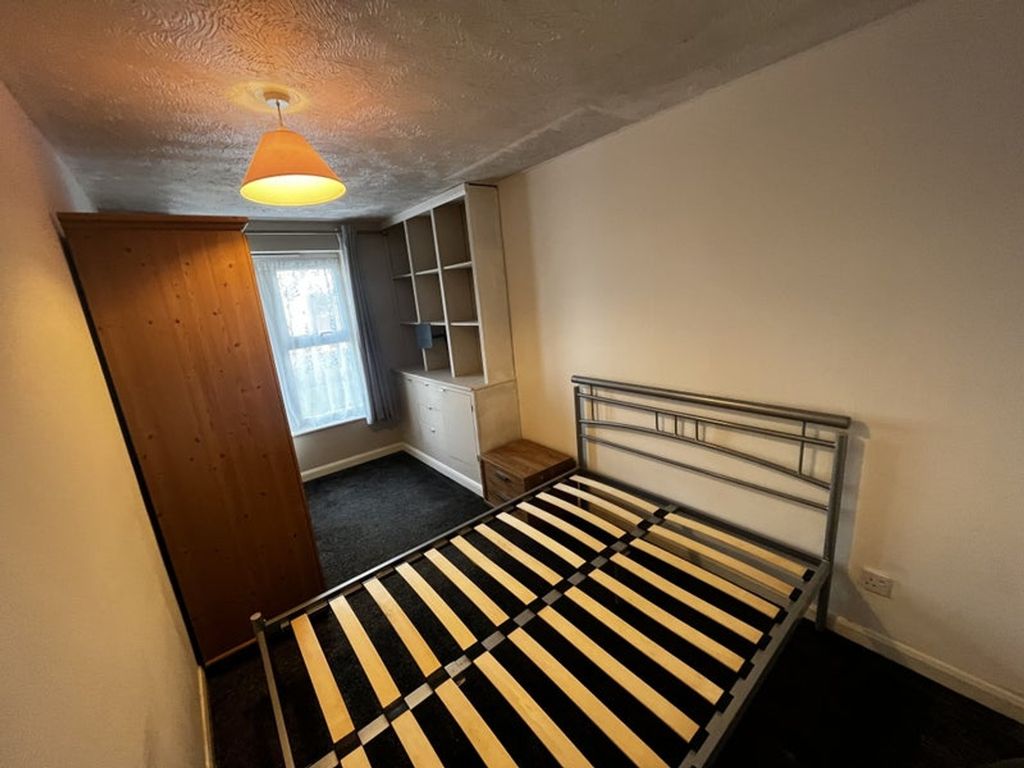 Property photo 2 of 9 Inviting Double Bedroom Featuring Ample Natural li...