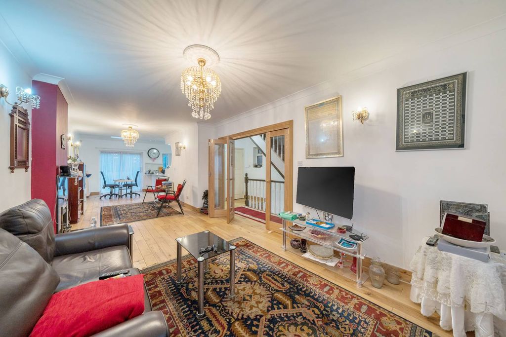 Property photo 3 of 20