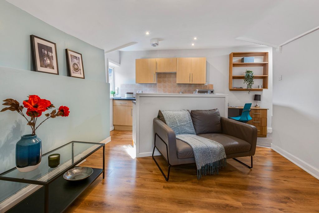 Property photo 1 of 9 Property Photo