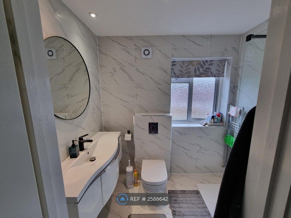 Property photo 2 of 15 First Floor Wc &amp; Shower