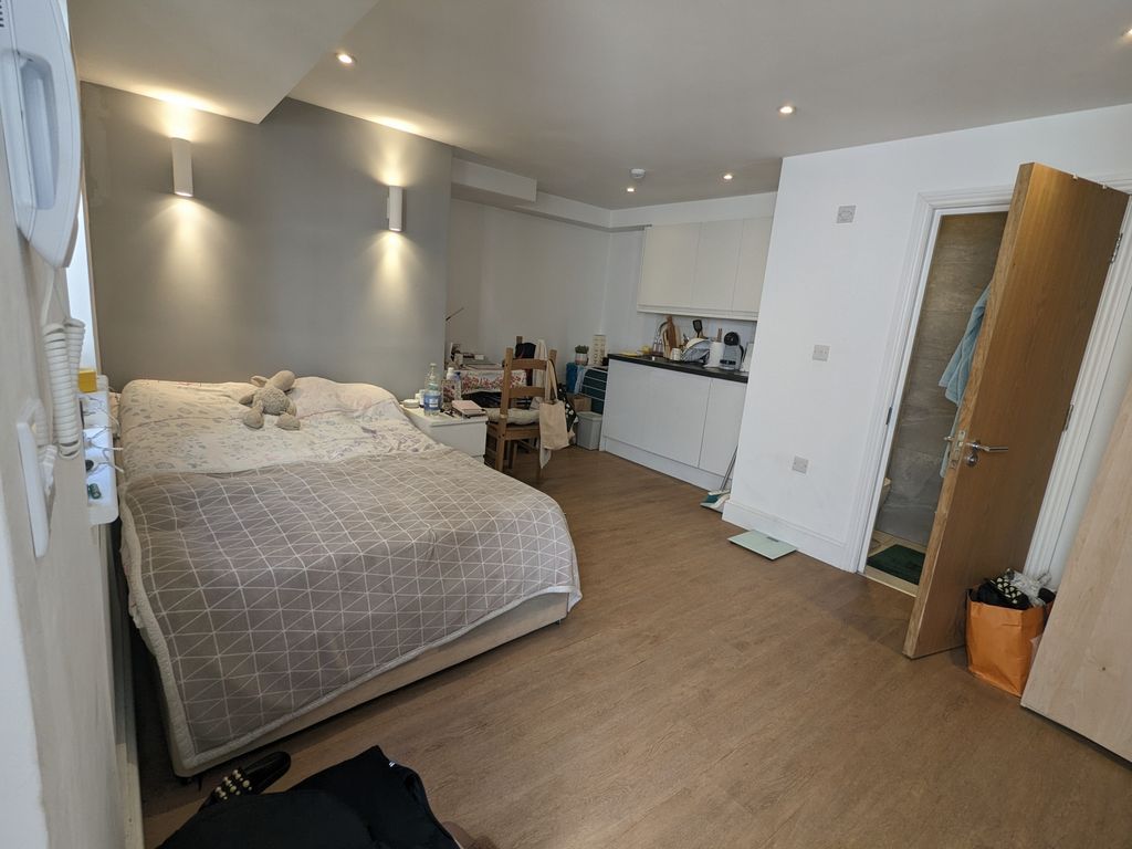 Property photo 2 of 6 Photo 3