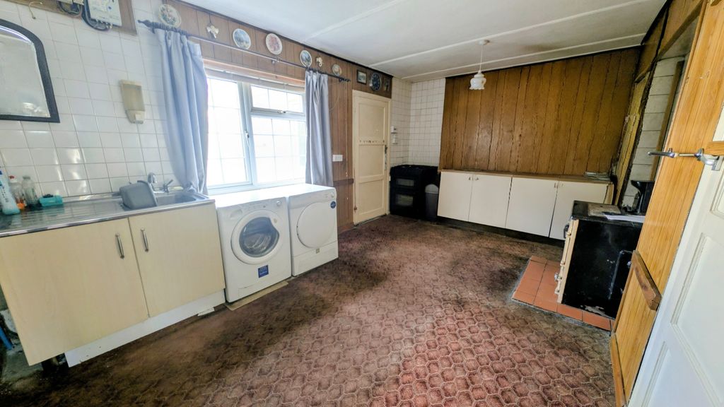 Property photo 3 of 9 Gallery