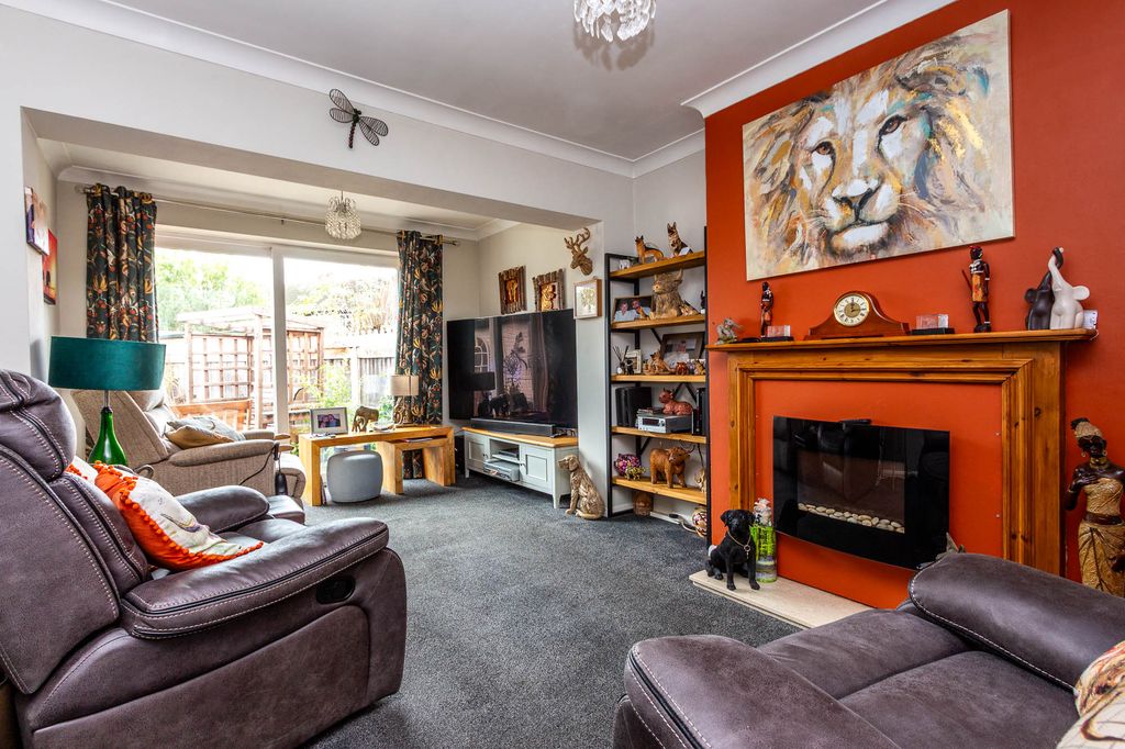 Property photo 2 of 13 Lounge