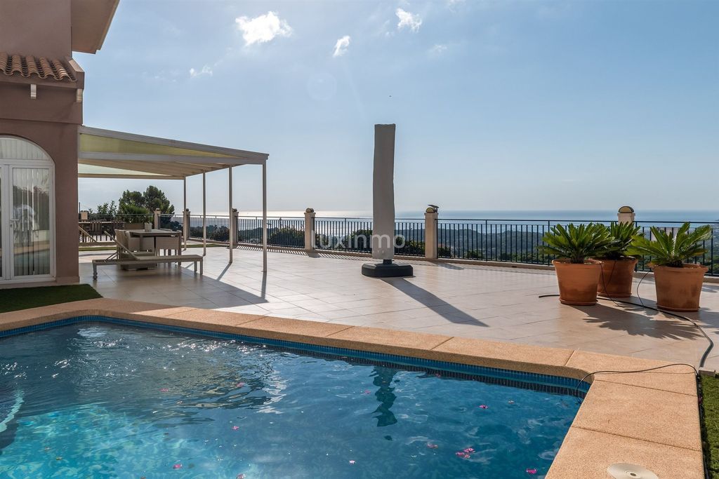 Property photo 1 of 20 Villa With Sea Views For Sale In Altea