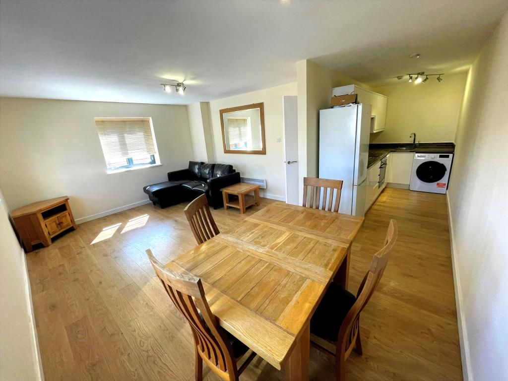 Property photo 1 of 7 Living Room/ Kitchen