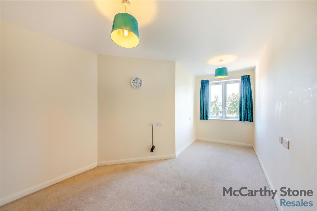 Property photo 2 of 21 8664916-Interior08.Jpg